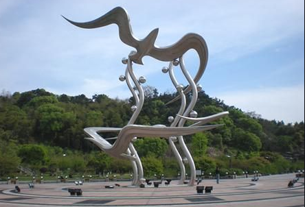 制作不銹鋼雕塑的流程有哪些？其加工的注意事項(xiàng)你了解嗎？